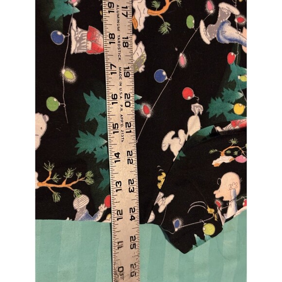 Charlie Brown Gang Medical Scrubs Snoopy Christmas XL EUC - Picture 14 of 14